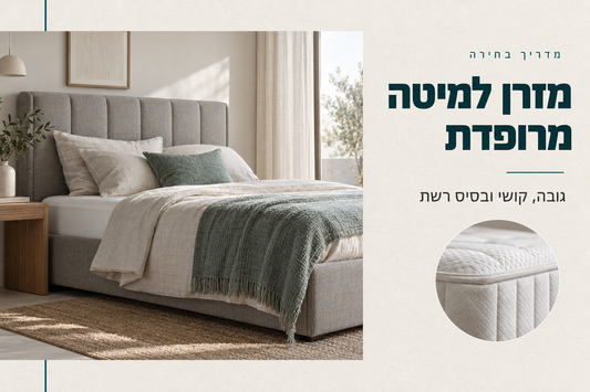 מיטה מרופדת בבד אפור עם מזרן לבן ומצעי פשתן