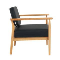כורסת אירוח מעוצבת דגם URBAN WOOD – דמוי עור שחור ושלד עץ טבעי