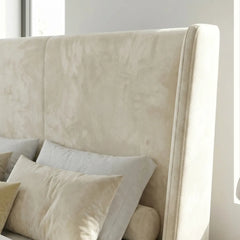 מיטה מרופדת דגם MAJESTY – ראש מיטה מלכותי עם כנפיים עוטפות