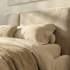 מיטה מרופדת דגם COCOON – עיצוב "רביצה" נמוך ומפנק