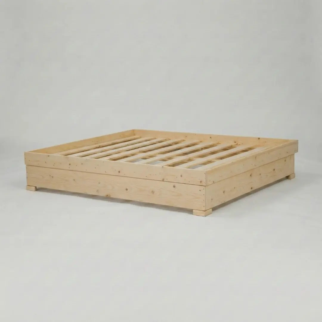 בסיס מיטה מעץ מלא (אורן פיני) עם ארגז מצעים – Natural Storage