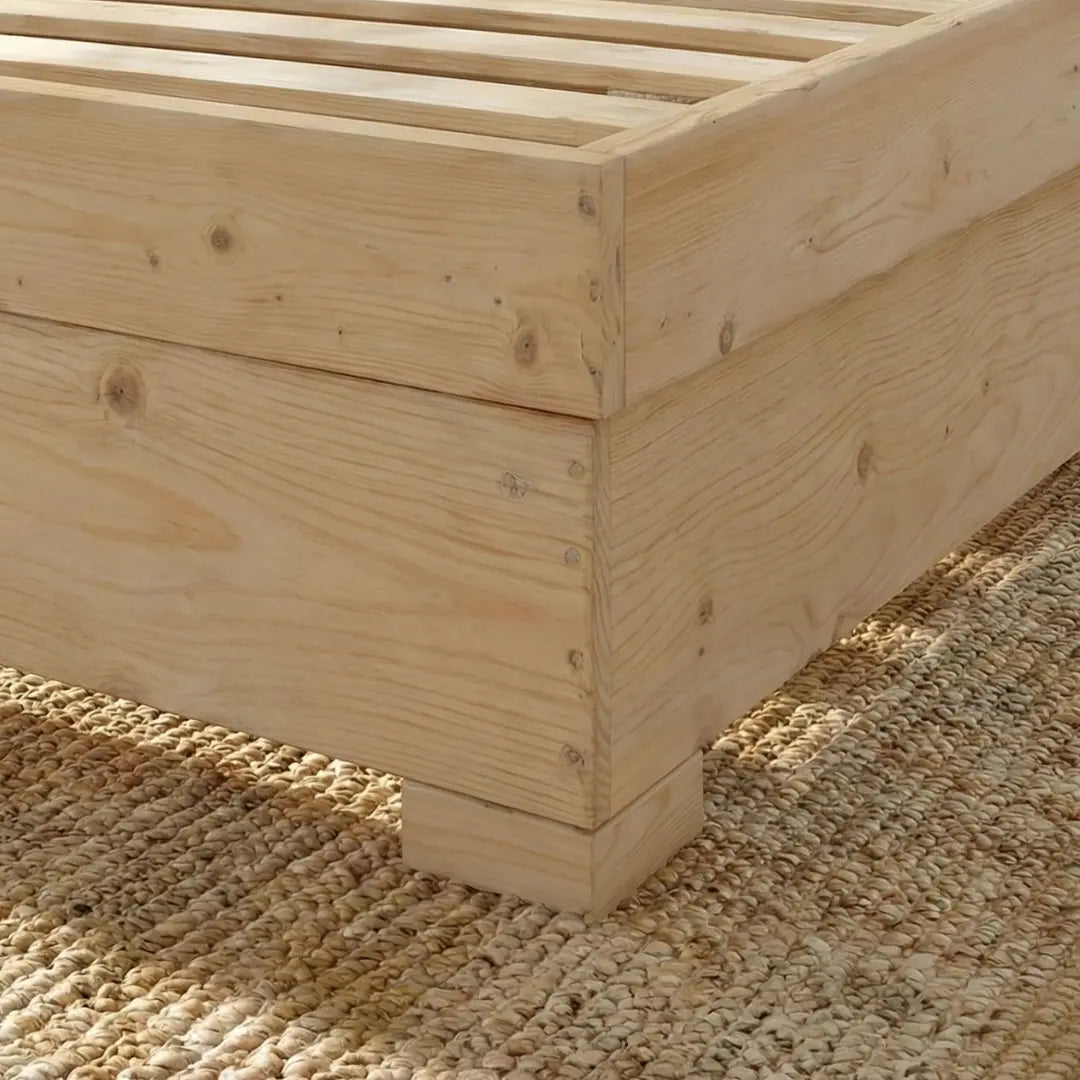 בסיס מיטה מעץ מלא (אורן פיני) עם ארגז מצעים – Natural Storage